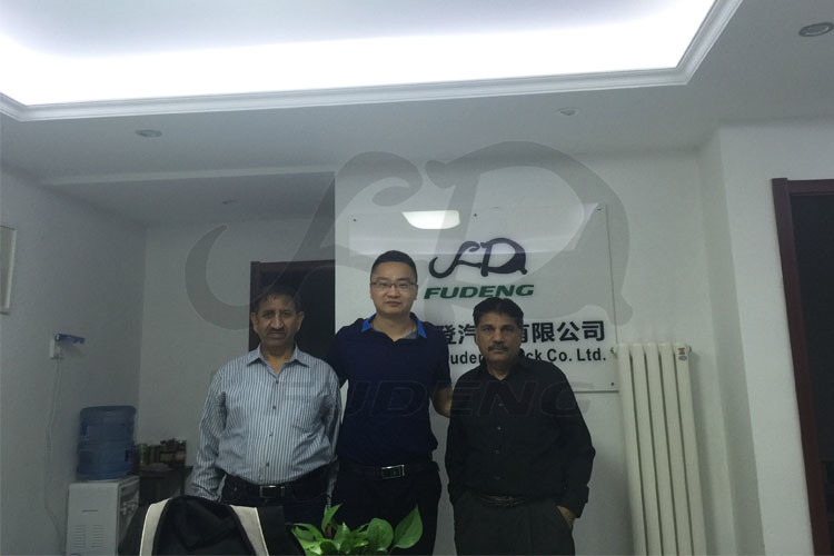 Pakistani client come to visit us to order trailers today