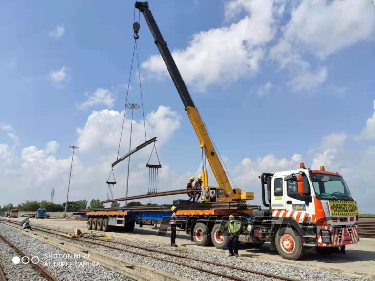 Cool! Customer received their extendable flatbed trailers and start using already!