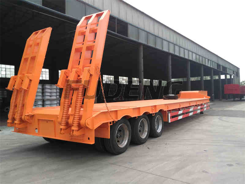 3 Axle Low Flatbed Semi Trailer Not Running Smoothly