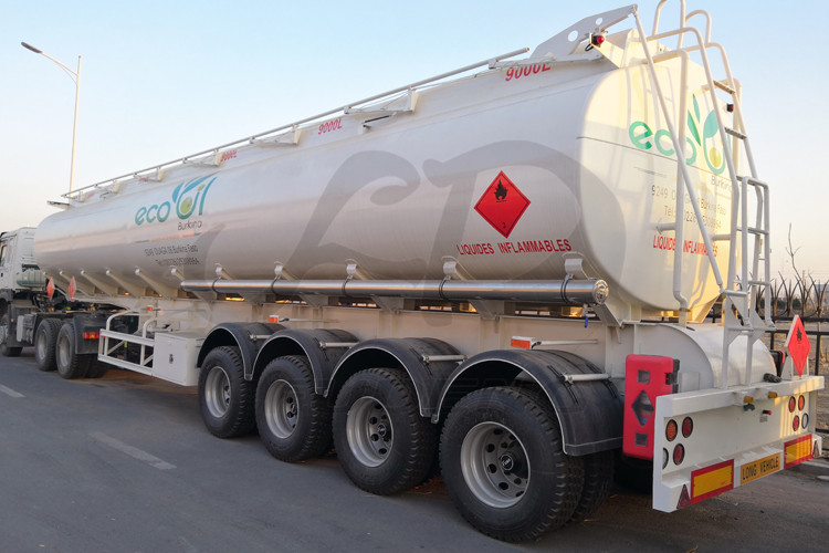 4-axles-fuel-tanker-2