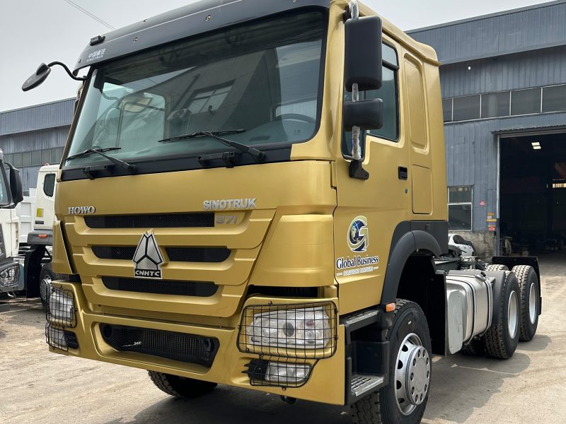 Alternative view of SINOTRUK HOWO 7 6×4 Tractor Truck For Sale