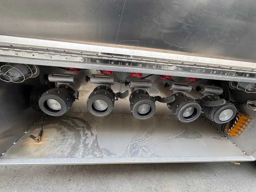 Zambia Customers Visited Fudeng to Buy Fuel Tanker Trailer3