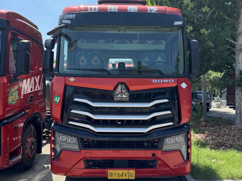 SINOTRUK HOWO MAX 6x4 Tractor Truck - photo 1