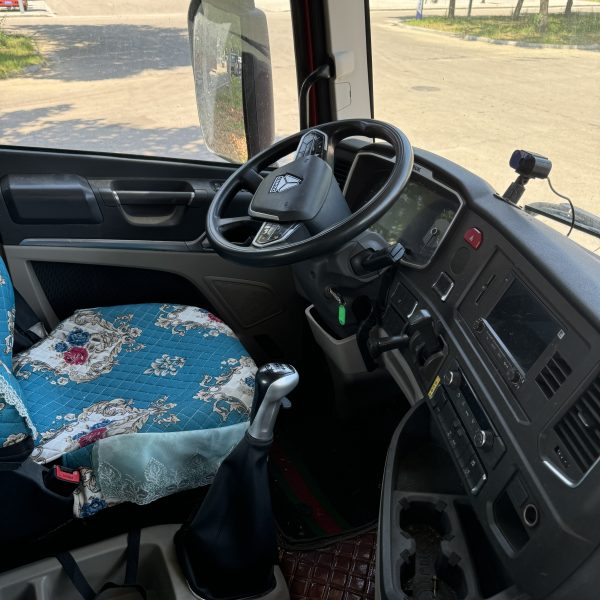 SINOTRUK HOWO MAX 6x4 Tractor Truck - photo 3