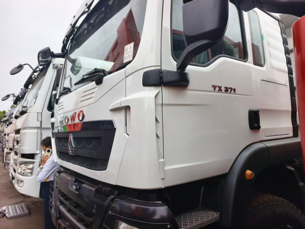 SINOTRUK HOWO TX 6x4 Tipper Truck