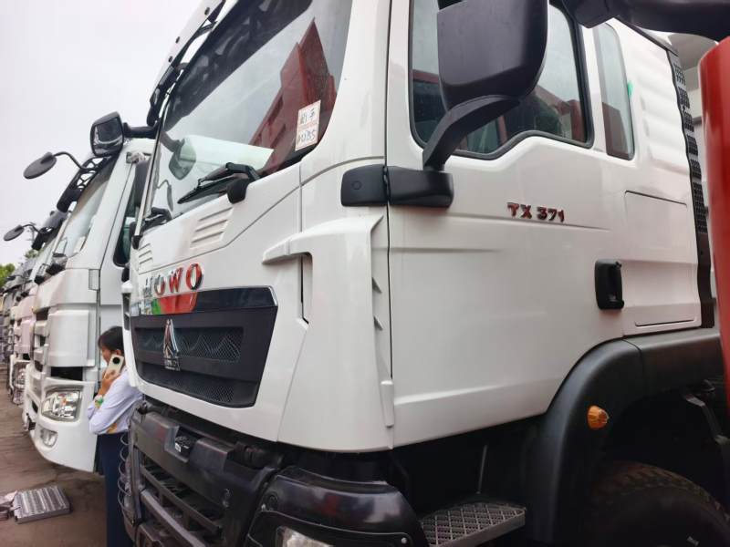 SINOTRUK HOWO TX 6x4 Tipper Truck