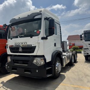 SINOTRUK HOWO TX 6x4 Tractor Truck side view