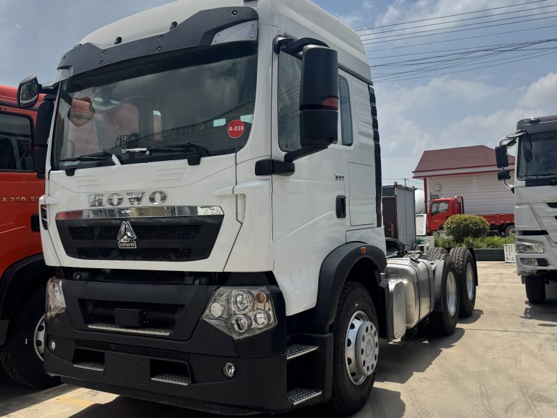 Alternative view of SINOTRUK HOWO TX 6×4 Tractor Truck For Sale