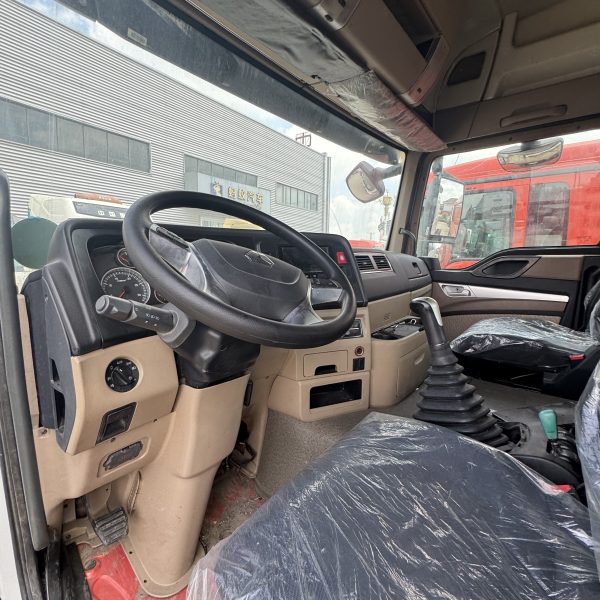 SINOTRUK HOWO TX 6x4 Tractor Truck - photo 3