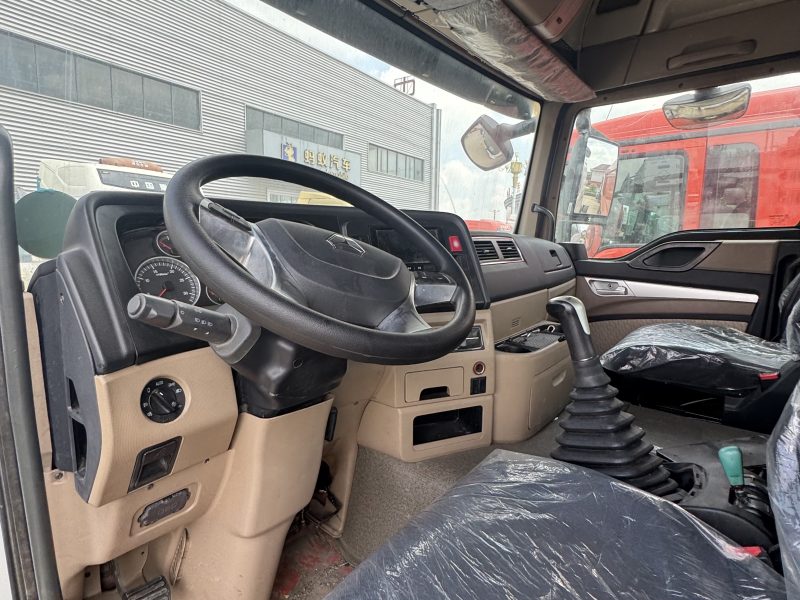 SINOTRUK HOWO TX 6x4 Tractor Truck - photo 3