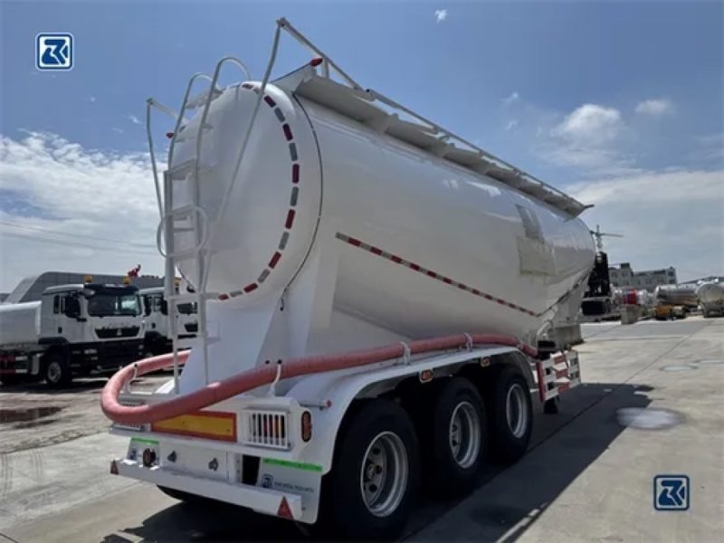 3 Axles 40CBM Powder Bulk Cement Semi-Trailer side view