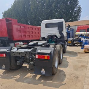 SINOTRUK heavy Truck Rear Dual Drive 6X4 Tractor
