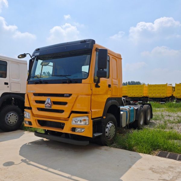 SINOTRUK HOWO heavy truck 371 horsepower 6X4 Euro 2 tractor