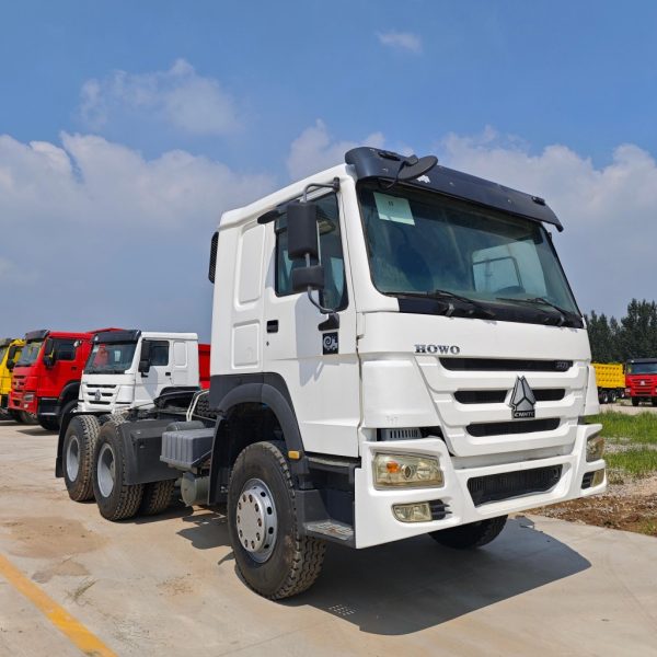 SINOTRUK HOWO heavy truck 371 horsepower 6X4 tractor